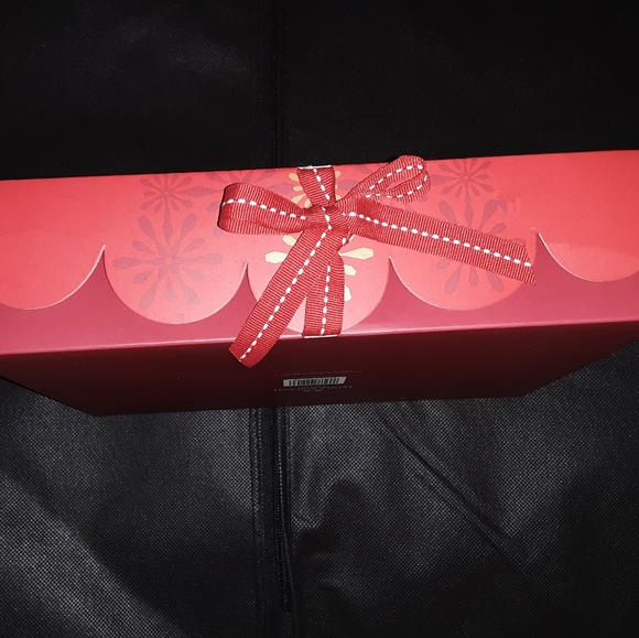 Set of 4 Lindt Master Chocolatier Gift Boxes - Picture 3 of 4